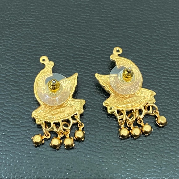 Vintage 90’s AVON Gold-tone Peacock Purple Crystal Fringe Earrings 7.3g - Picture 6 of 15